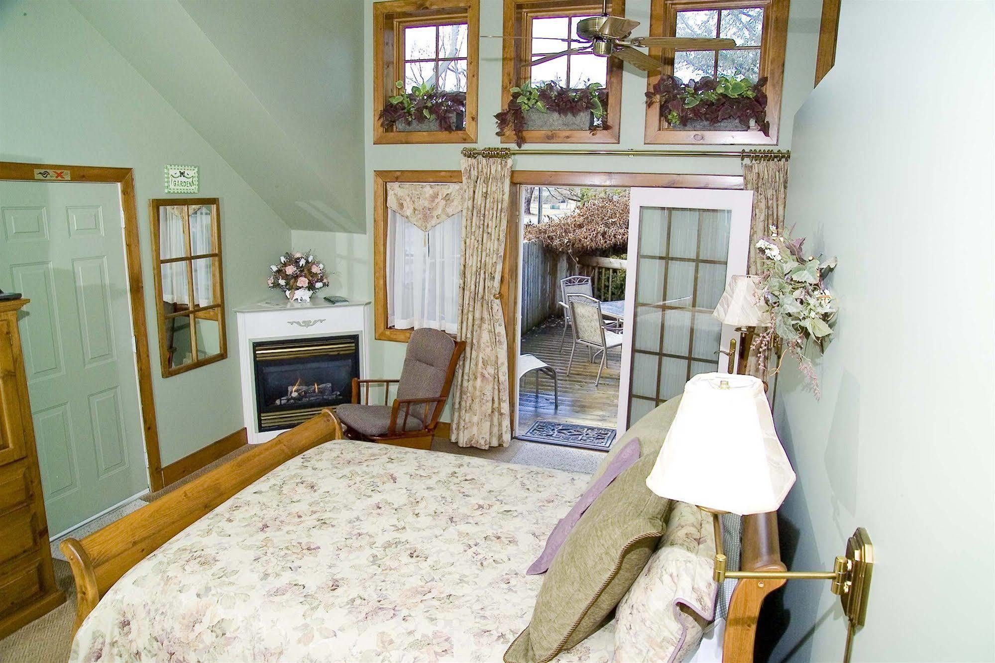 Weatherpine Inn Niagara-on-the-Lake ภายนอก รูปภาพ
