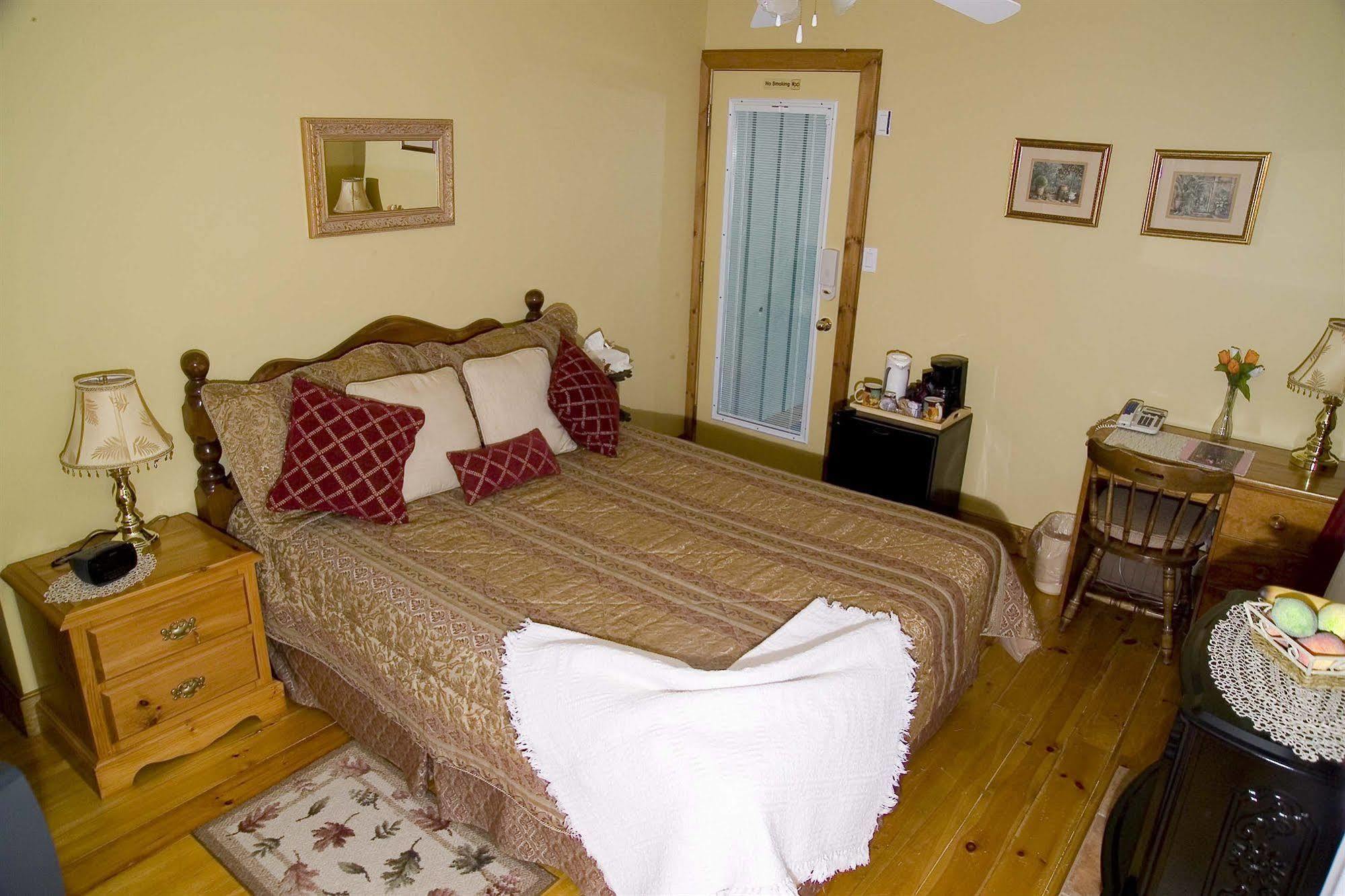 Weatherpine Inn Niagara-on-the-Lake ภายนอก รูปภาพ